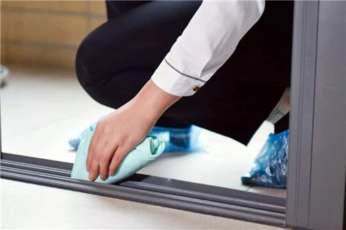 �����R�����I(y��)��˾�������M�˜�_�r�񌍻�