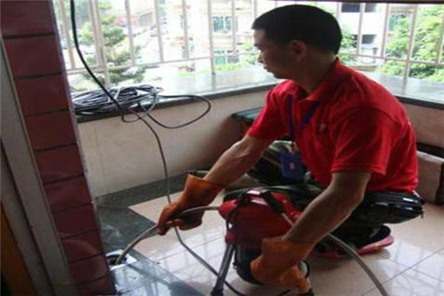 �y���ܵ���©��ͨ���M(f��i)�r(ji��)��_������ͨ�������T